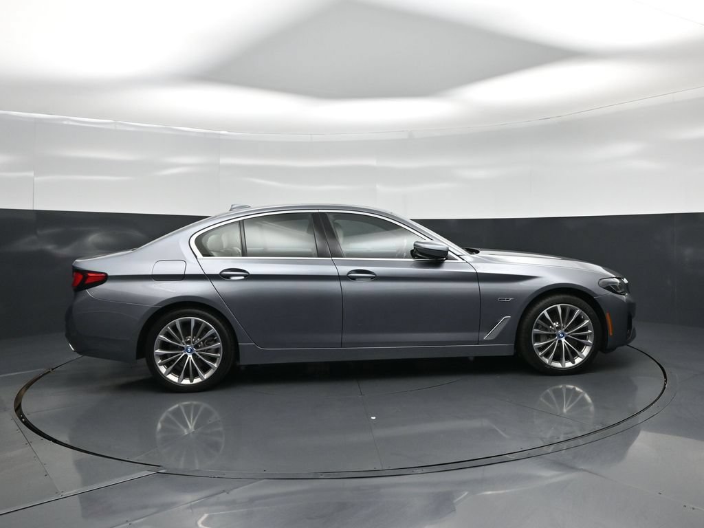 Used 2022 BMW 530e w/ Convenience Package RWD image 22