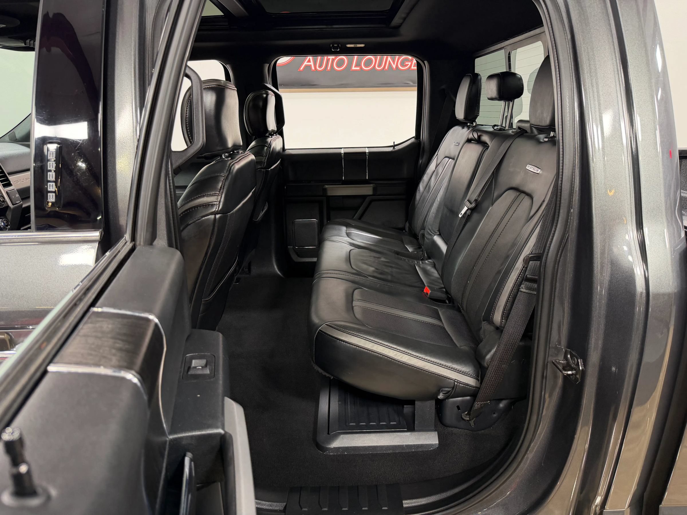Used 2019 Ford F250 Platinum w/ Platinum Ultimate Package AWD/4WD image 16