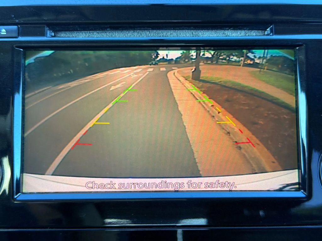 Used 2018 Nissan Rogue SV image 18