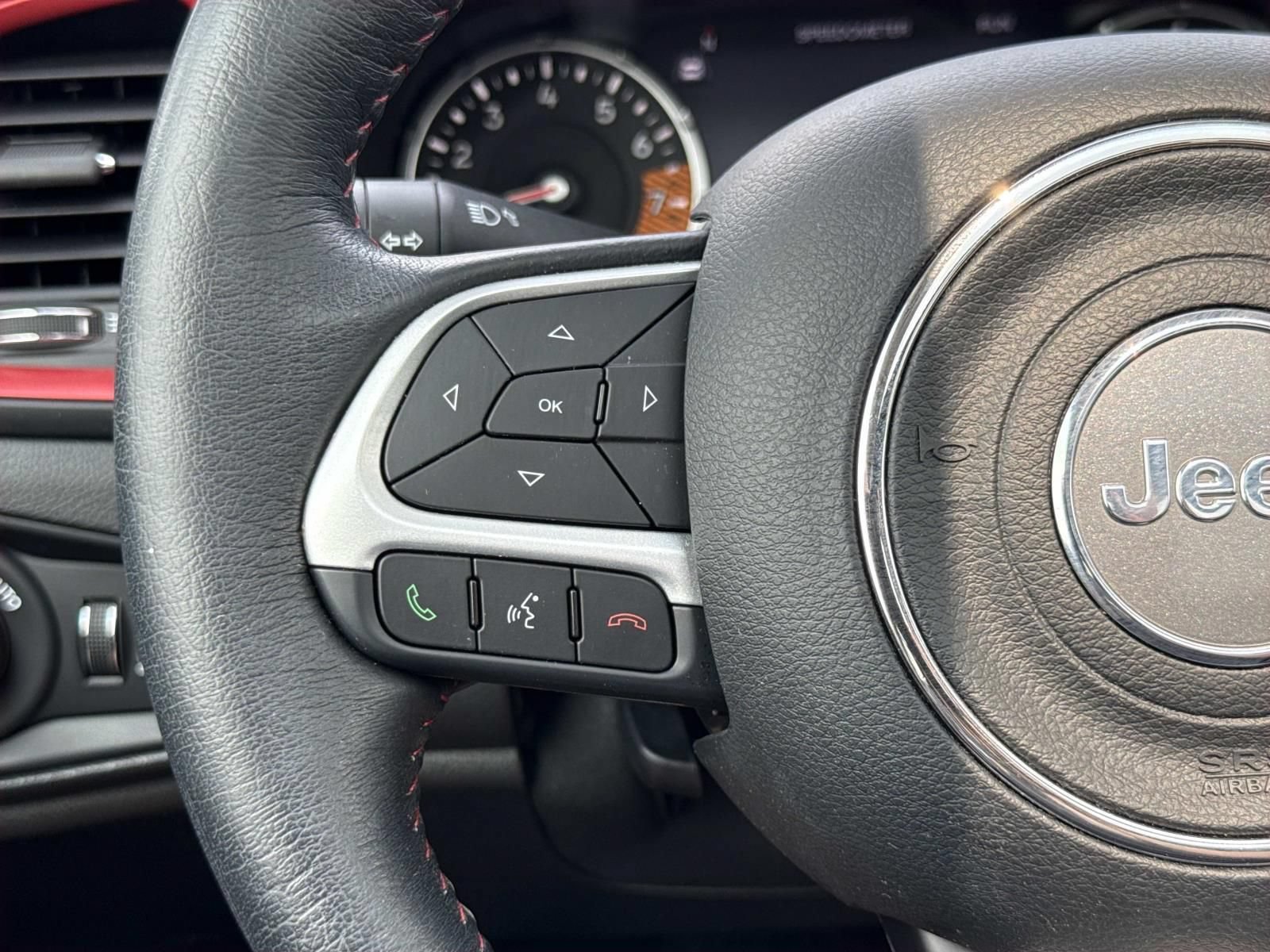 Used 2023 Jeep Renegade Trailhawk AWD/4WD image 15