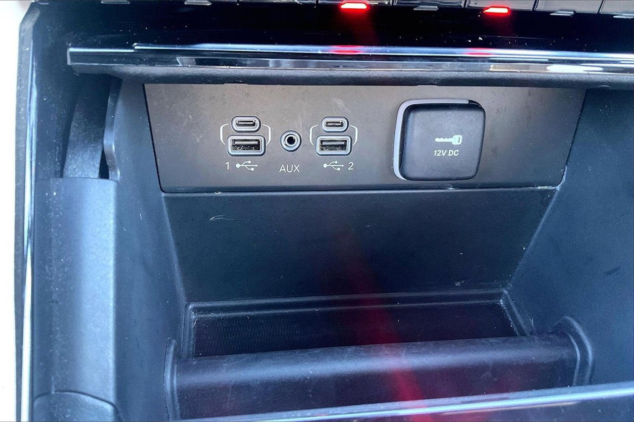 Used 2023 Jeep Grand Cherokee Limited w/ Black Appearance Package image 17