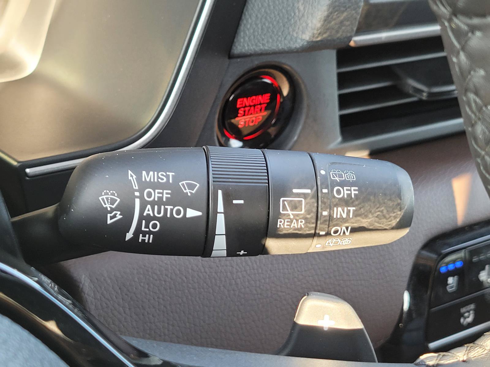Used 2025 Honda Pilot Elite image 33