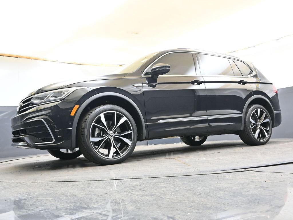 Used 2023 Volkswagen Tiguan SEL R-Line image 31