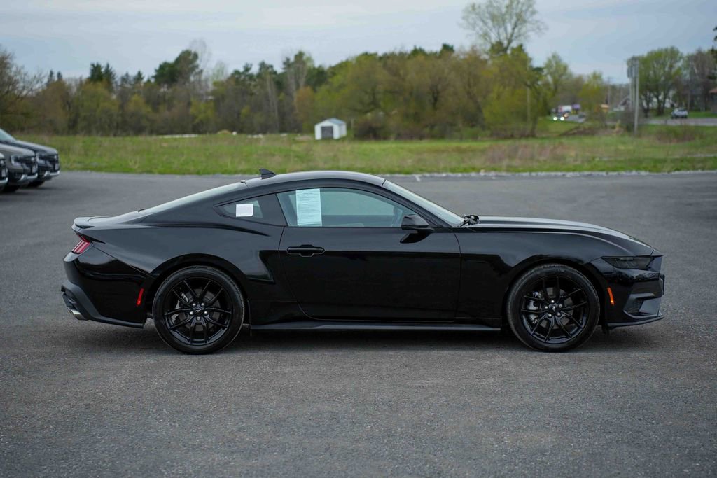 Used 2025 Ford Mustang Premium RWD image 4