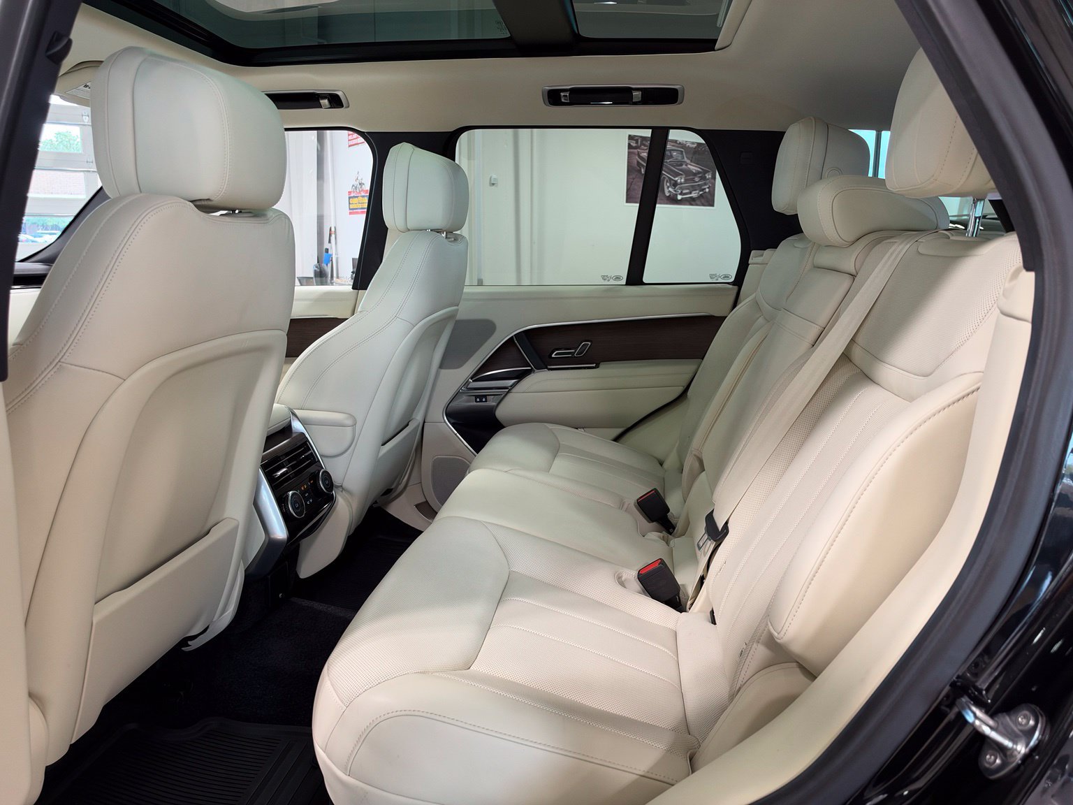 Used 2024 Land Rover Range Rover SE AWD/4WD image 34