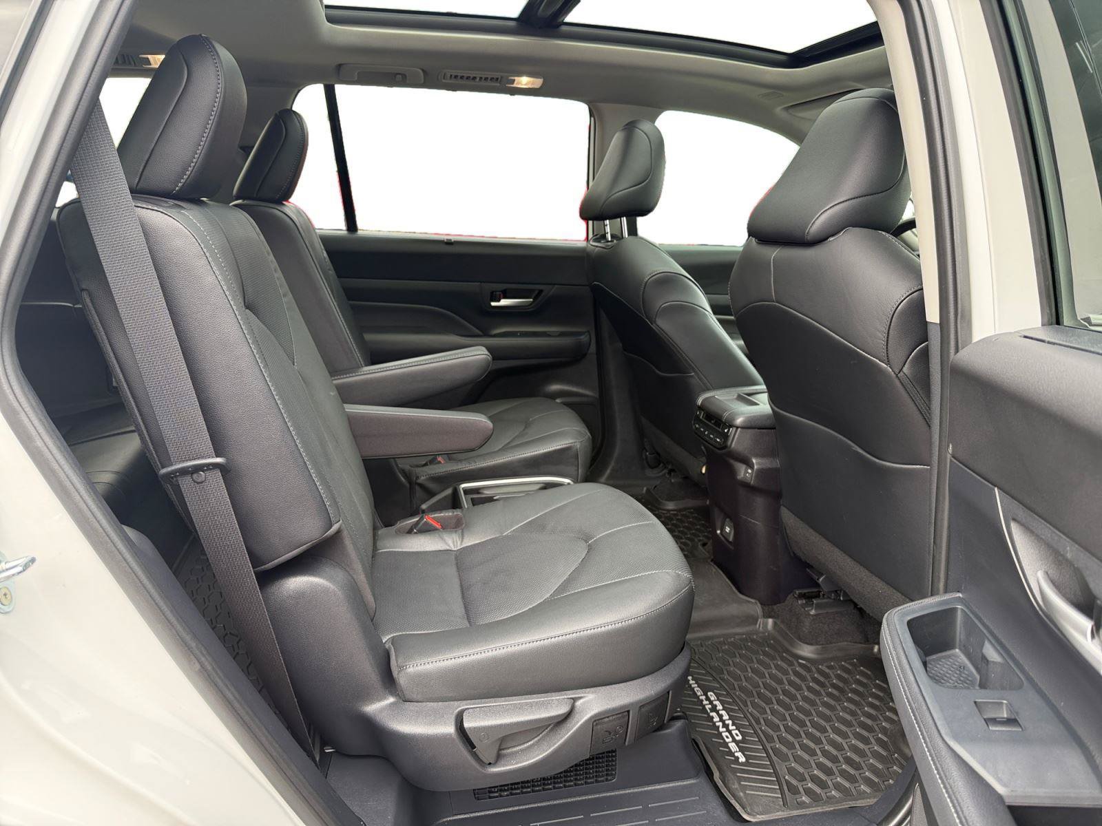Used 2025 Toyota Grand Highlander AWD Hybrid image 15