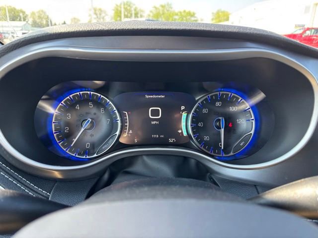 Used 2026 Chrysler Pacifica Select FWD image 9