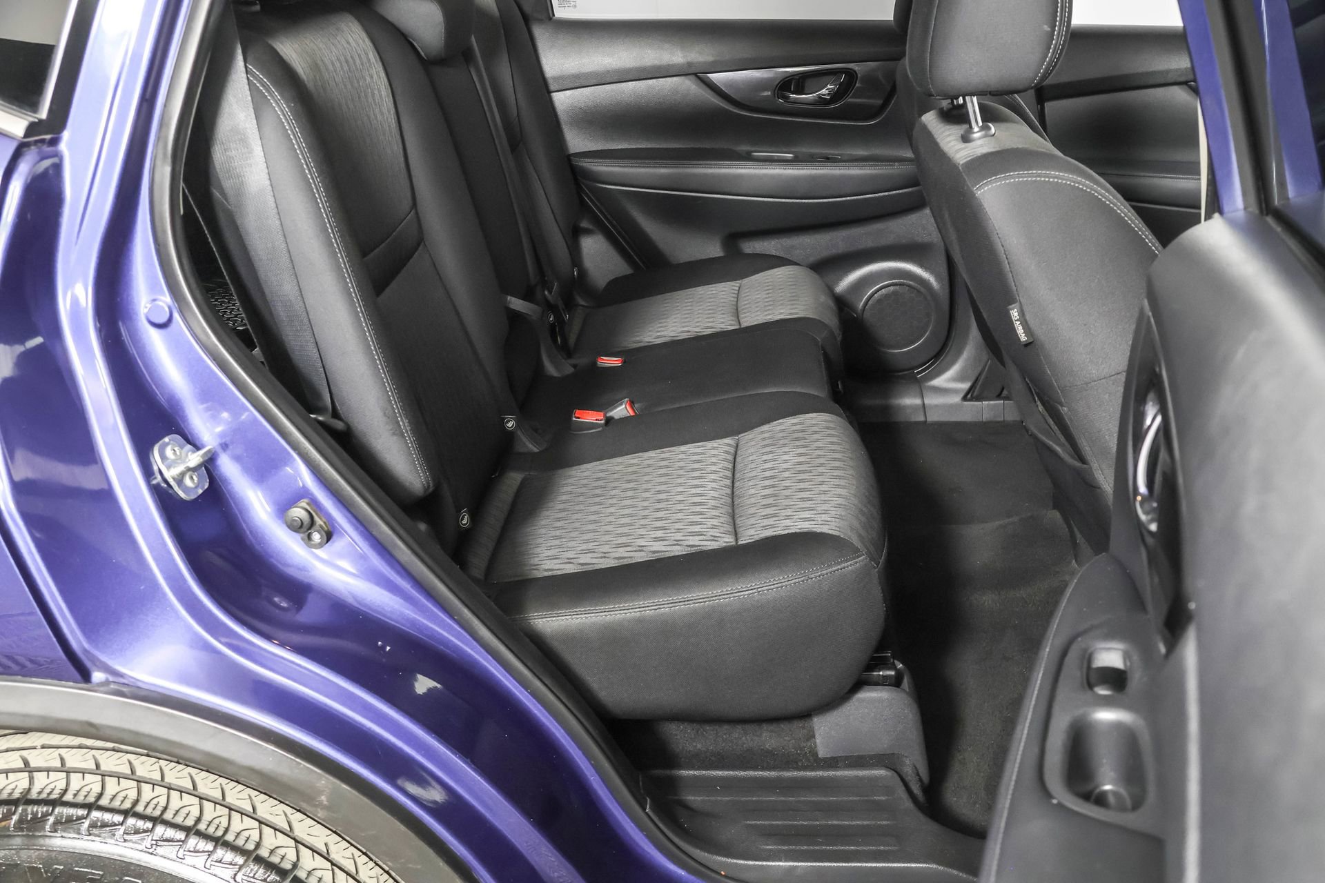 Used 2019 Nissan Rogue SV image 40