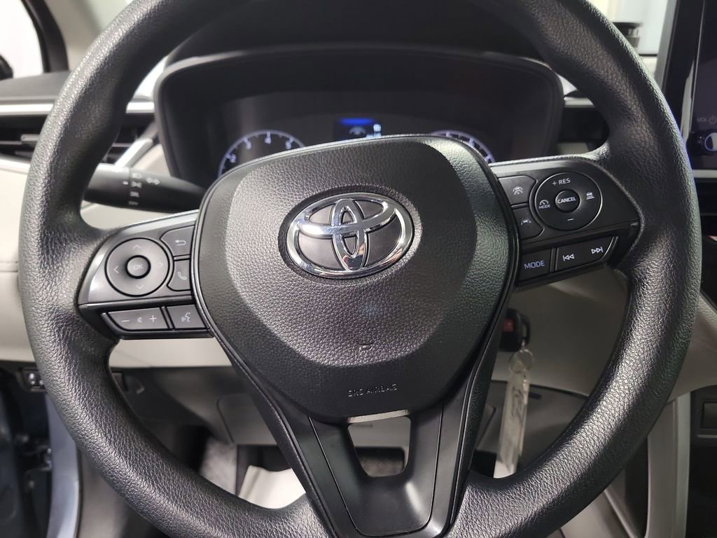 Used 2025 Toyota Corolla Cross L image 19
