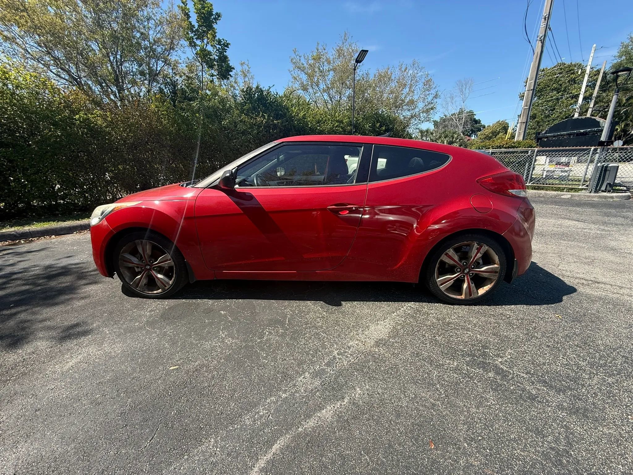 Used 2016 Hyundai Veloster w/ Option Group 03 FWD image 4