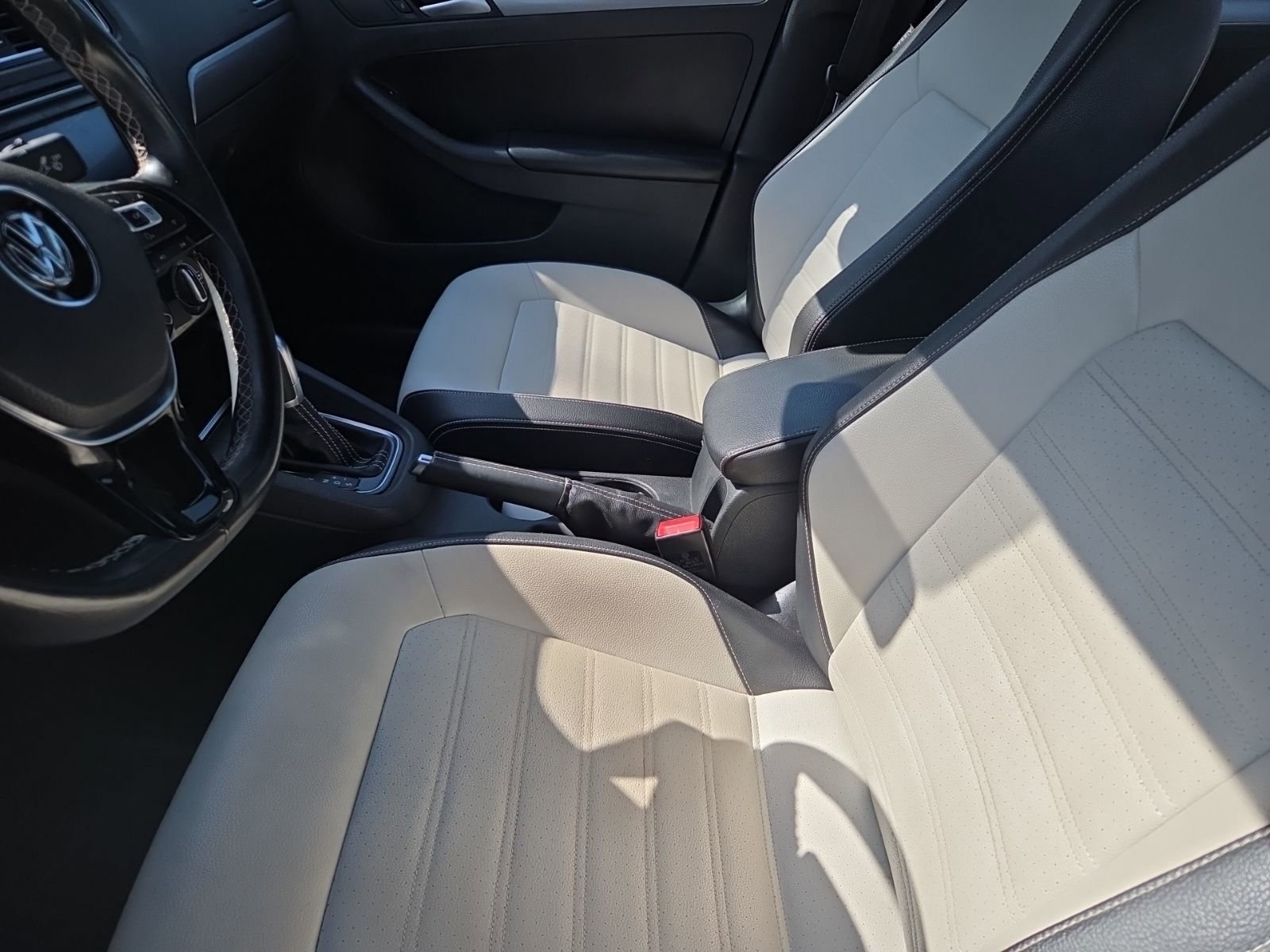 Used 2016 Volkswagen Jetta Sport image 9