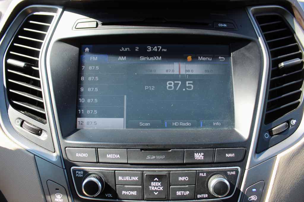 Used 2018 Hyundai Santa Fe Sport w/ Cargo Package AWD/4WD image 22