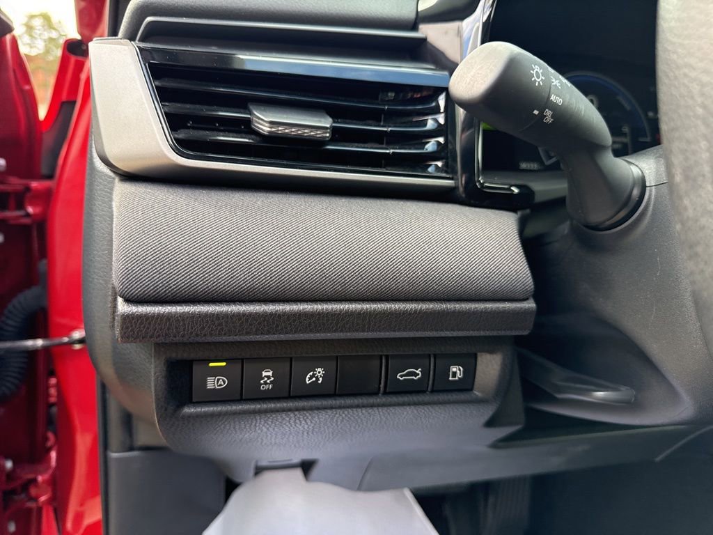Used 2025 Toyota Camry LE FWD image 11