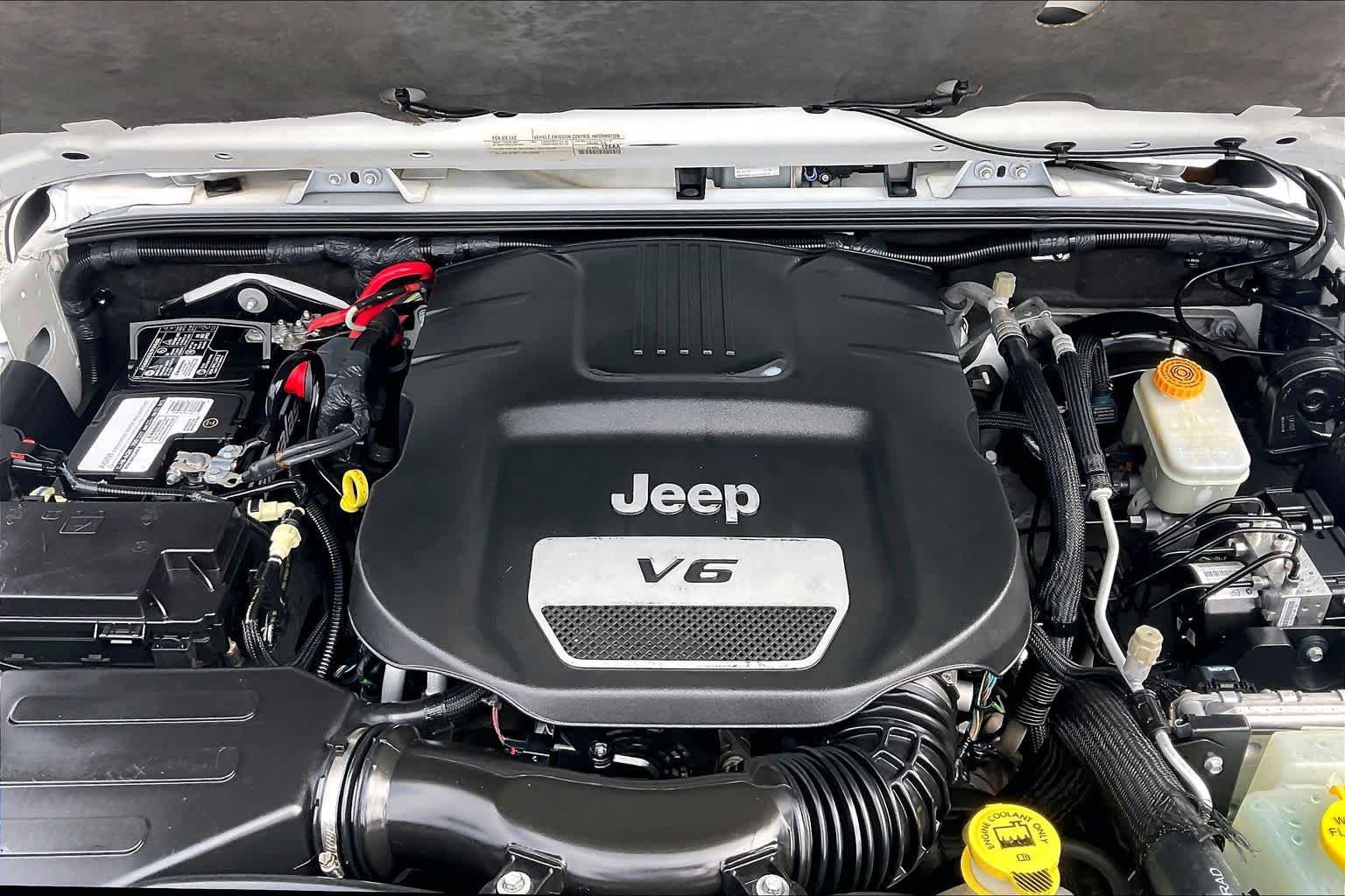 Used 2015 Jeep Wrangler Unlimited Sahara AWD/4WD image 27