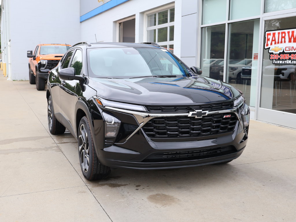 New 2026 Chevrolet Trax RS w/ Sunroof Package FWD image 2