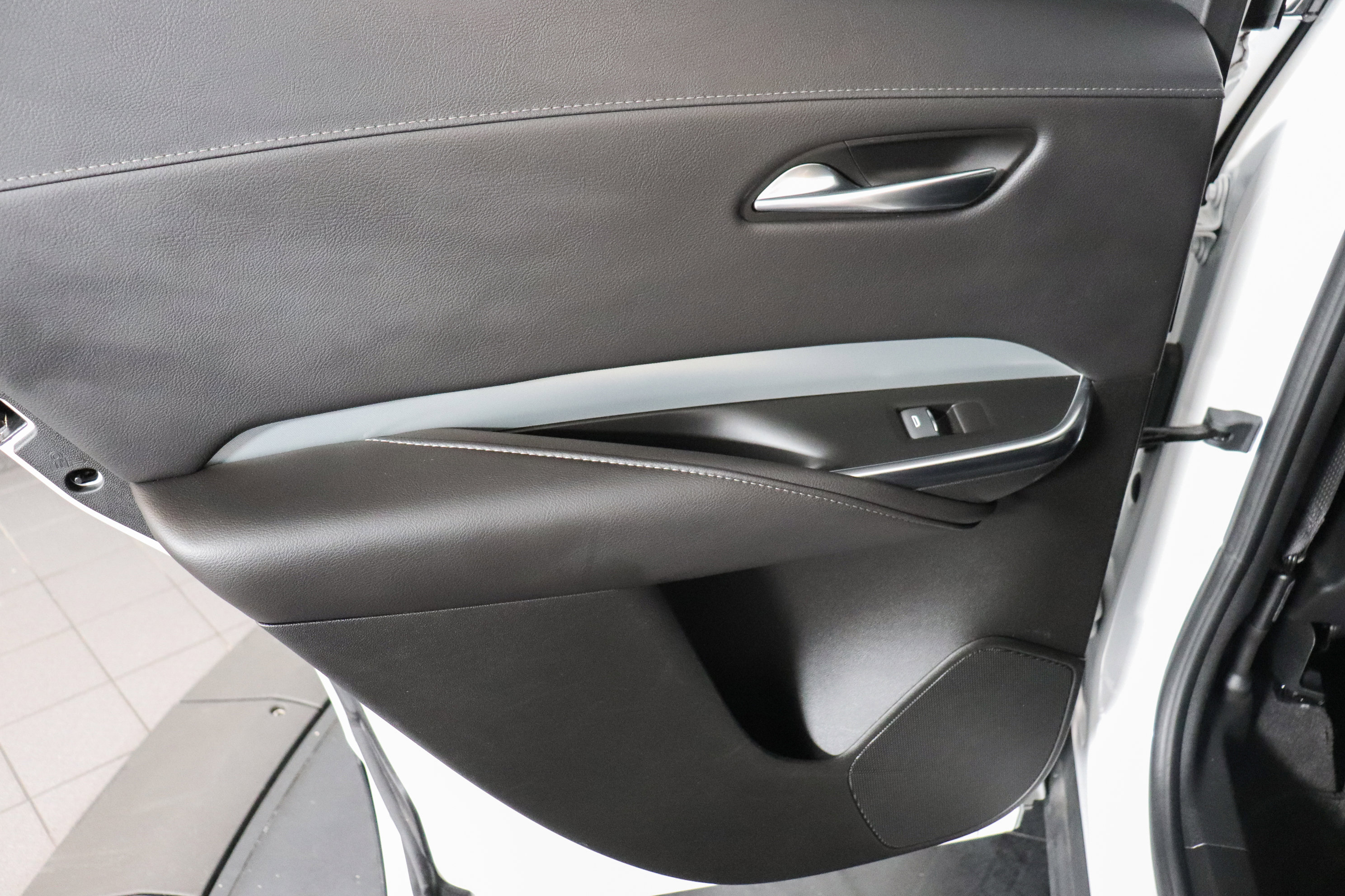 Used 2022 Cadillac XT4 Premium Luxury w/ Enhanced Visibility Package AWD/4WD image 17