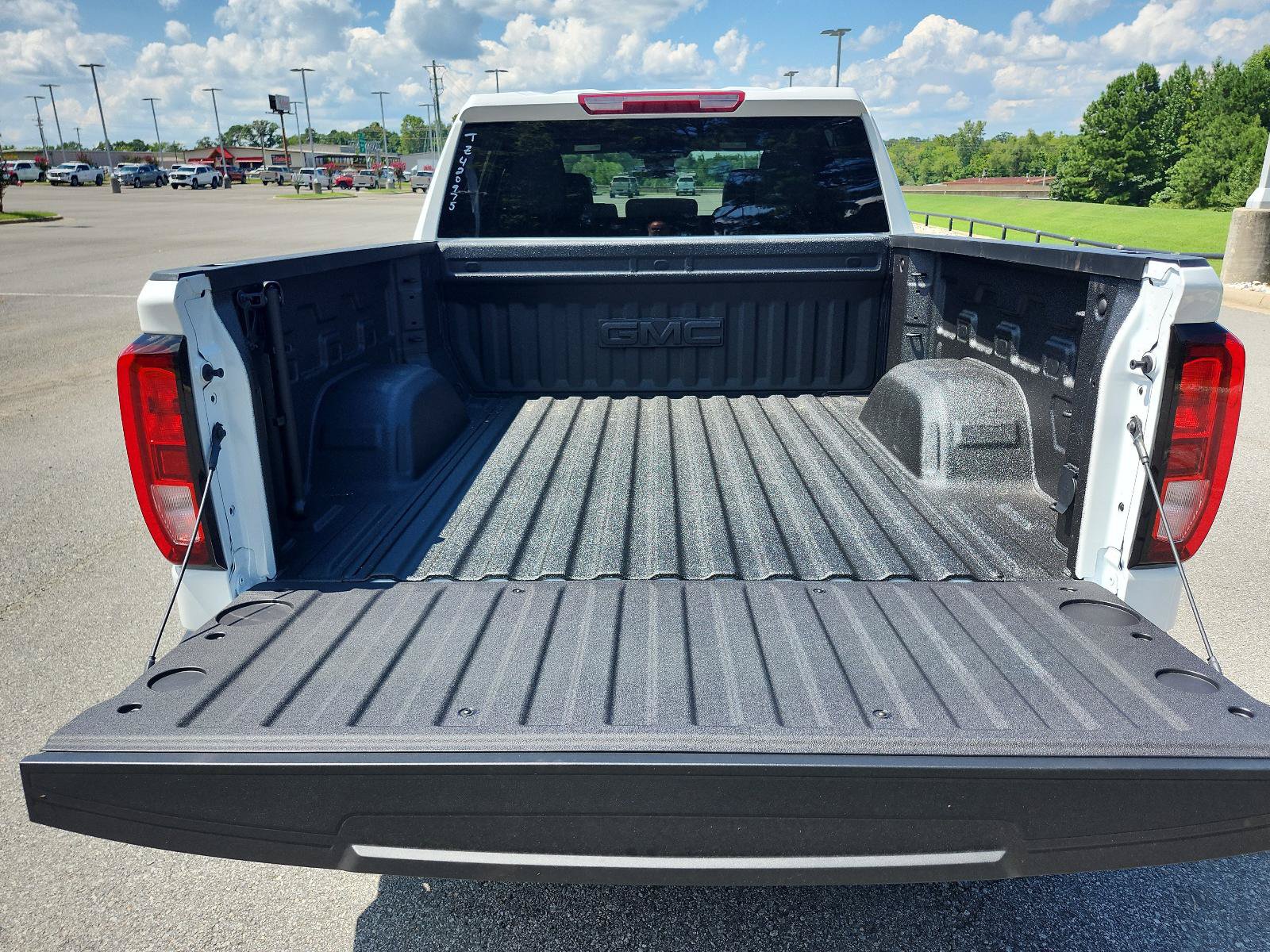 New 2026 GMC Sierra 1500 SLE AWD/4WD image 8