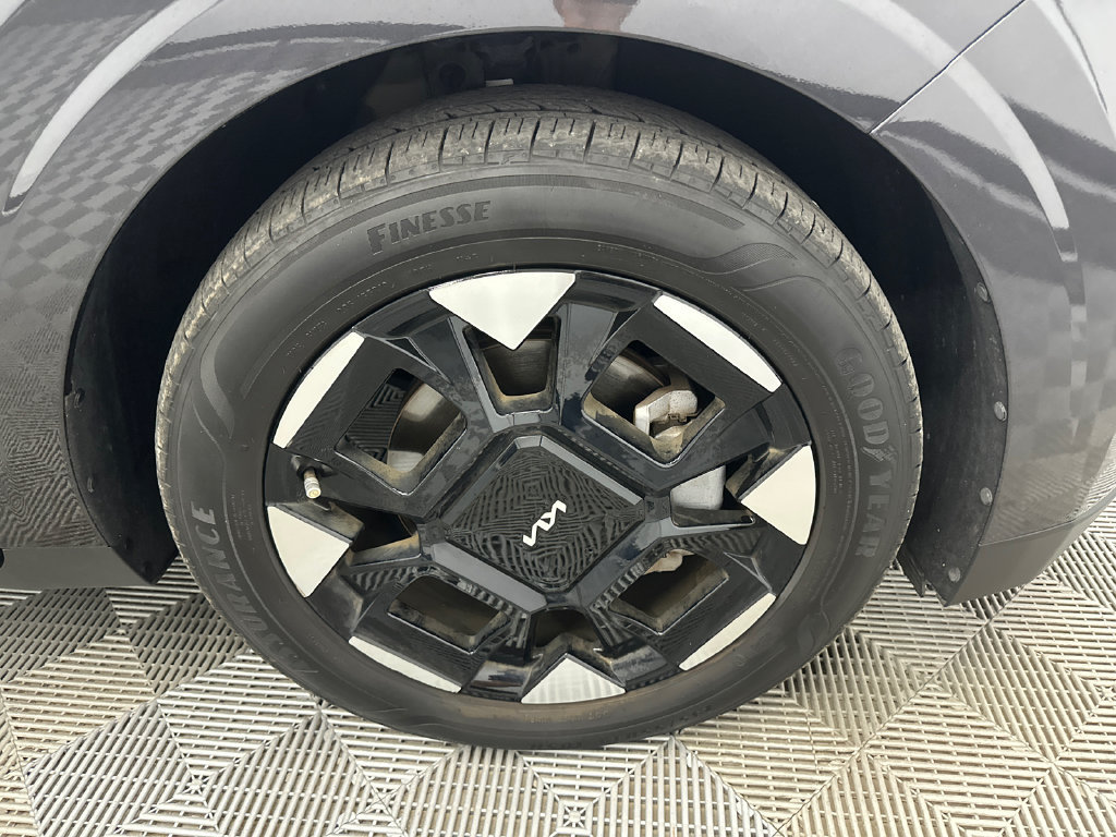 Used 2025 Kia Carnival EX FWD image 14