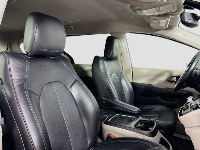 Used 2021 Chrysler Pacifica Touring-L FWD image 27