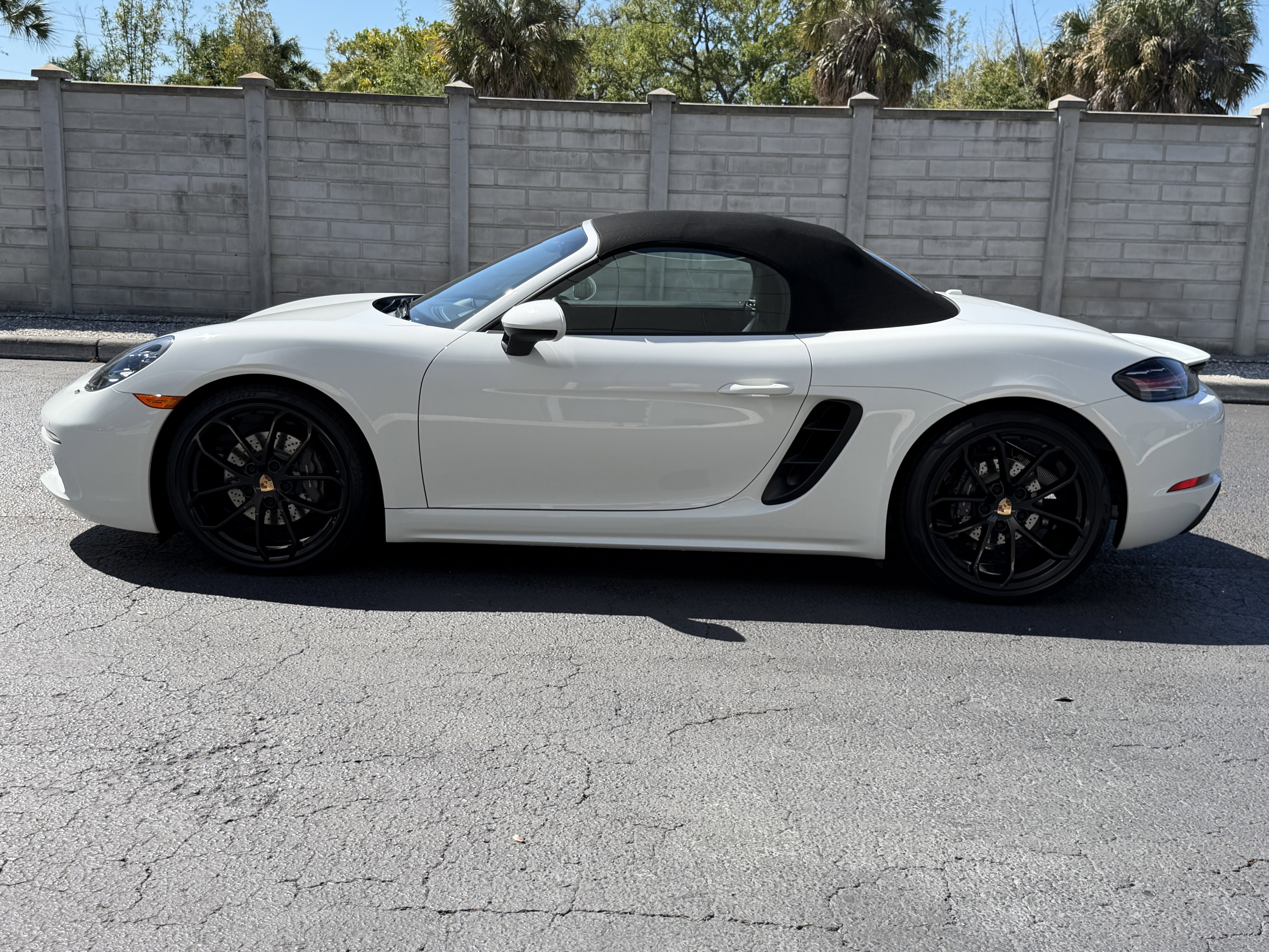 Used 2024 Porsche 718 Boxster image 2