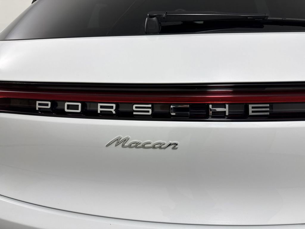 Certified 2025 Porsche Macan image 19