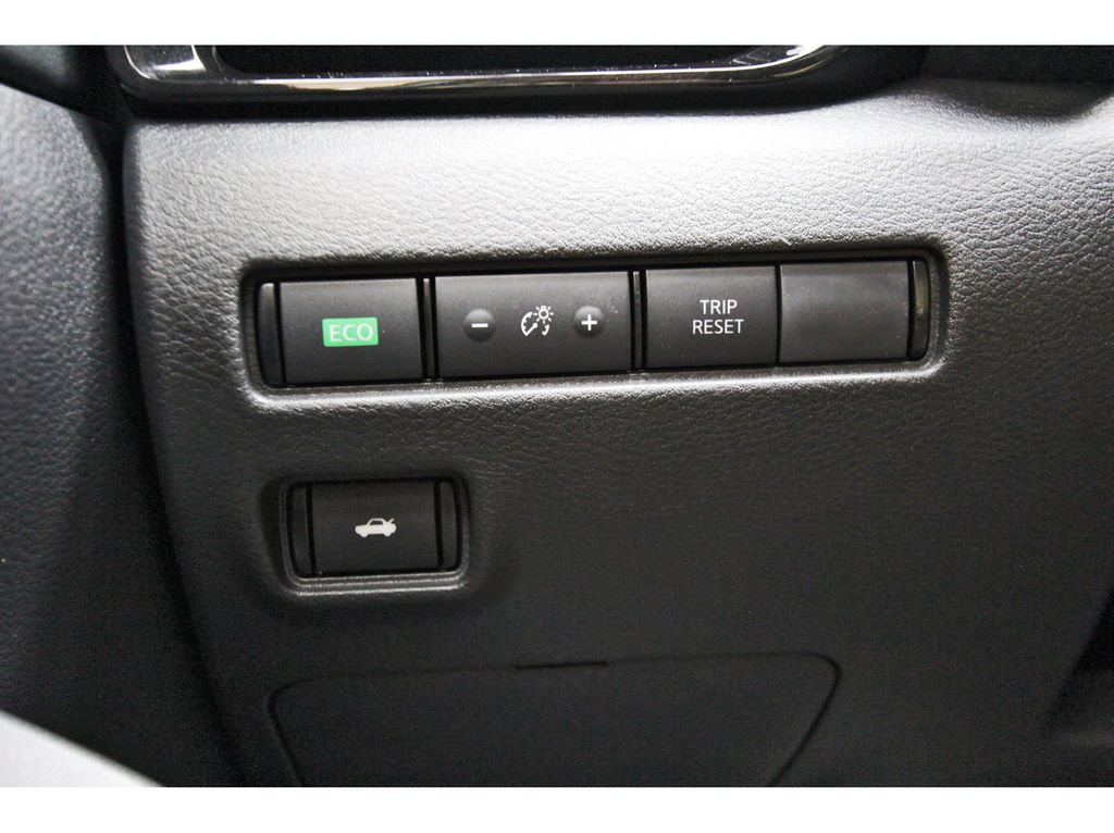 Used 2025 Nissan Sentra SV FWD image 21