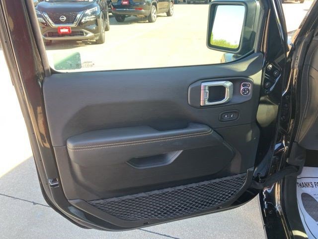 Certified 2025 Jeep Wrangler Unlimited Sahara AWD/4WD image 9