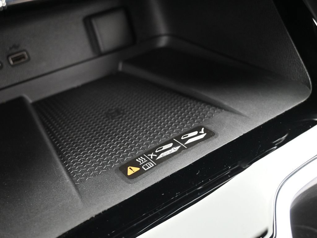 Used 2025 Chevrolet Traverse LT w/ Midnight/Sport Edition image 33