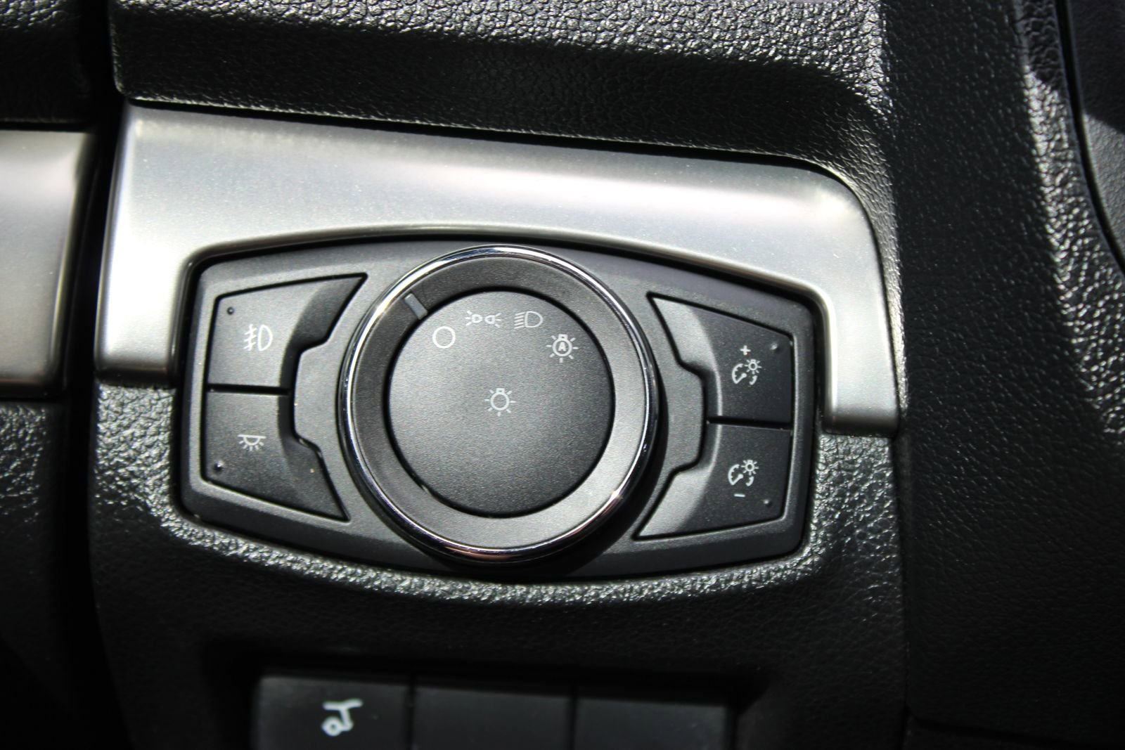 Used 2018 Ford Explorer XLT w/ Equipment Group 202A image 20