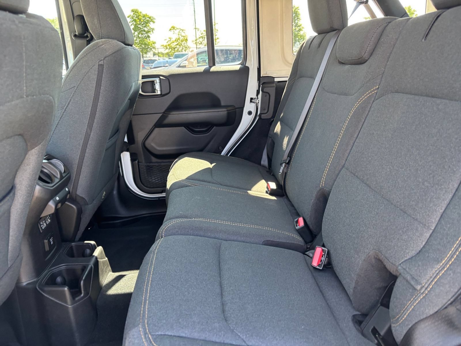 Used 2025 Jeep Wrangler Unlimited Sahara AWD/4WD image 19