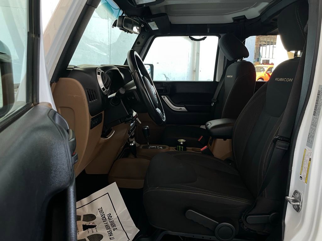 Used 2016 Jeep Wrangler Unlimited Rubicon w/ Connectivity Group image 10