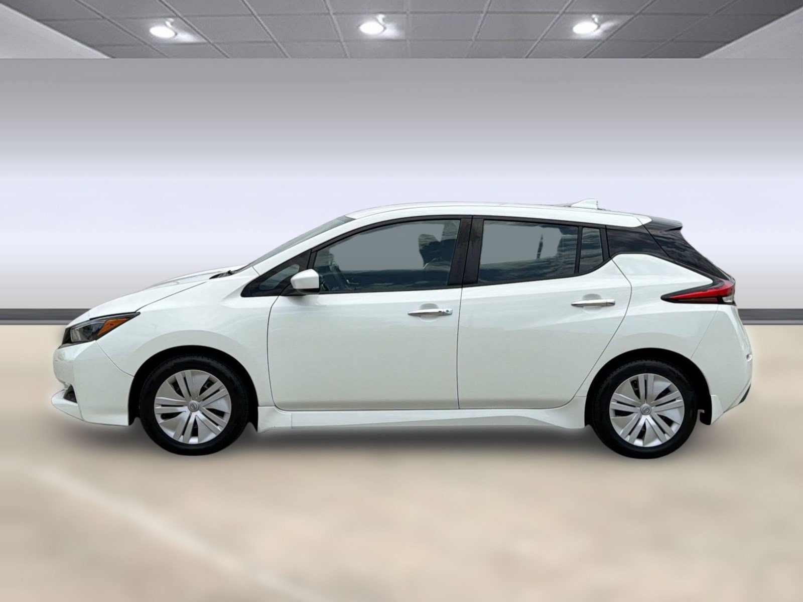 Used 2023 Nissan Leaf S FWD image 2