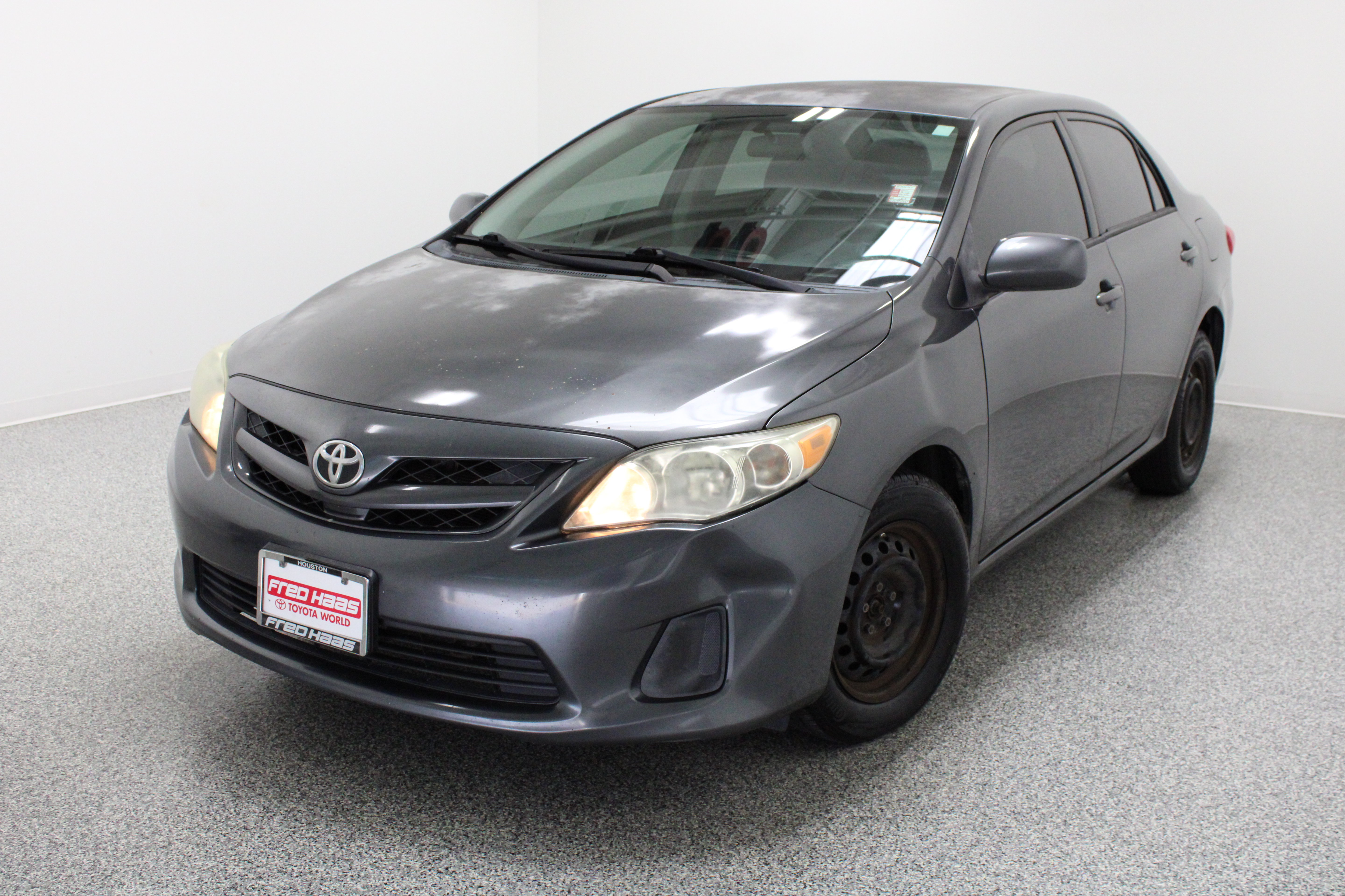 Used 2011 Toyota Corolla LE FWD image 2