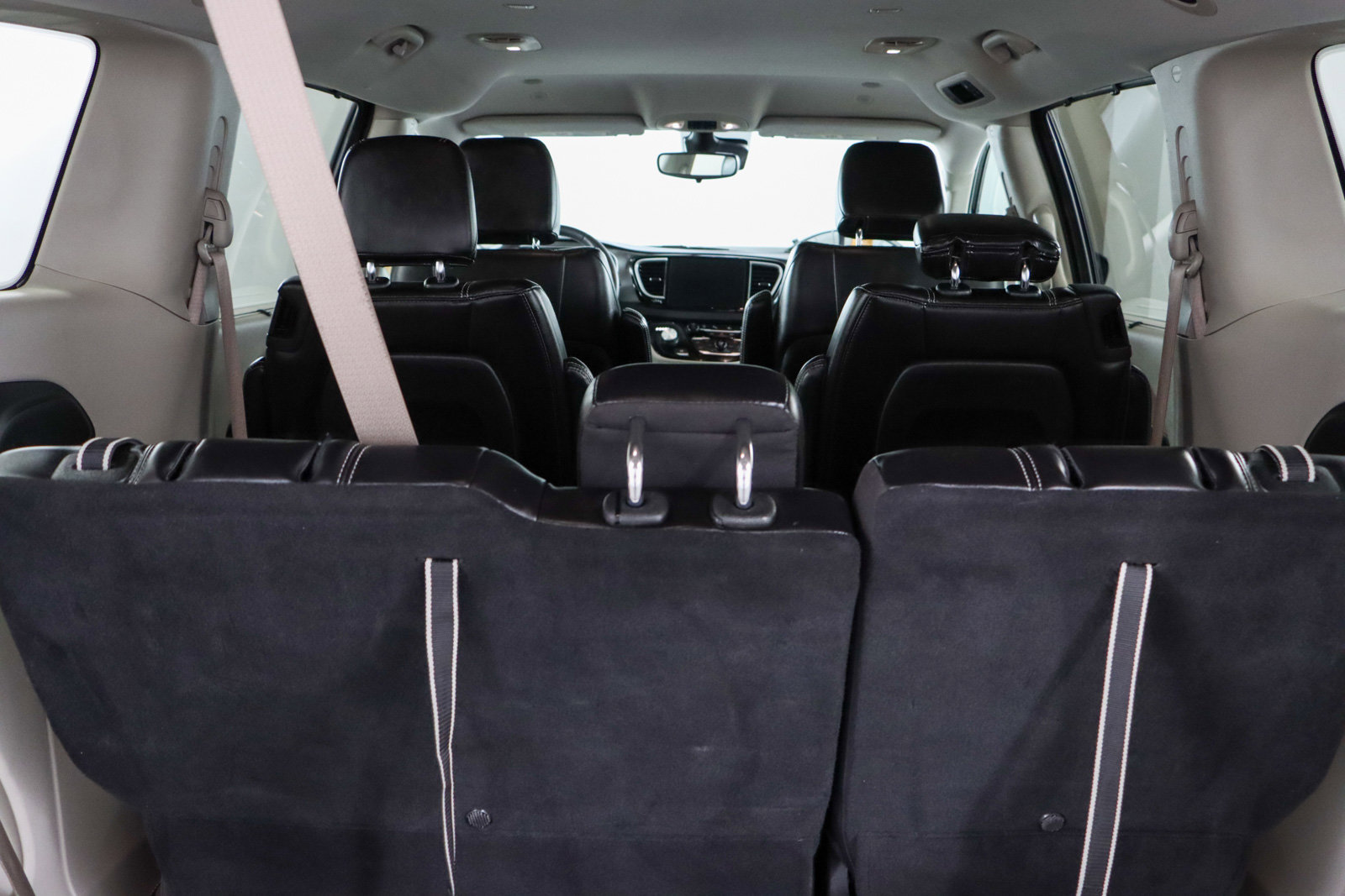 Used 2023 Chrysler Pacifica Touring-L image 30