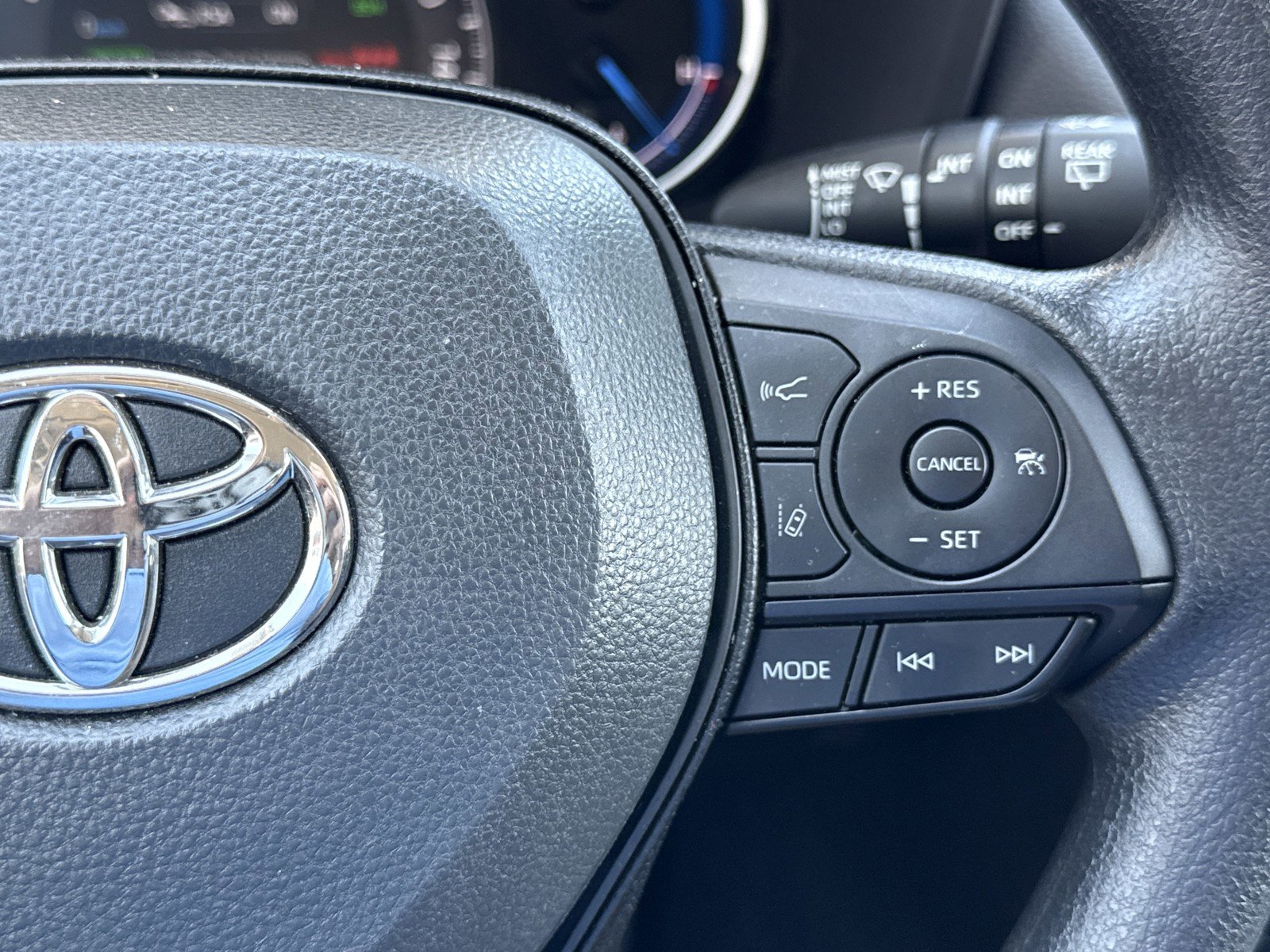 Used 2025 Toyota RAV4 XLE image 21