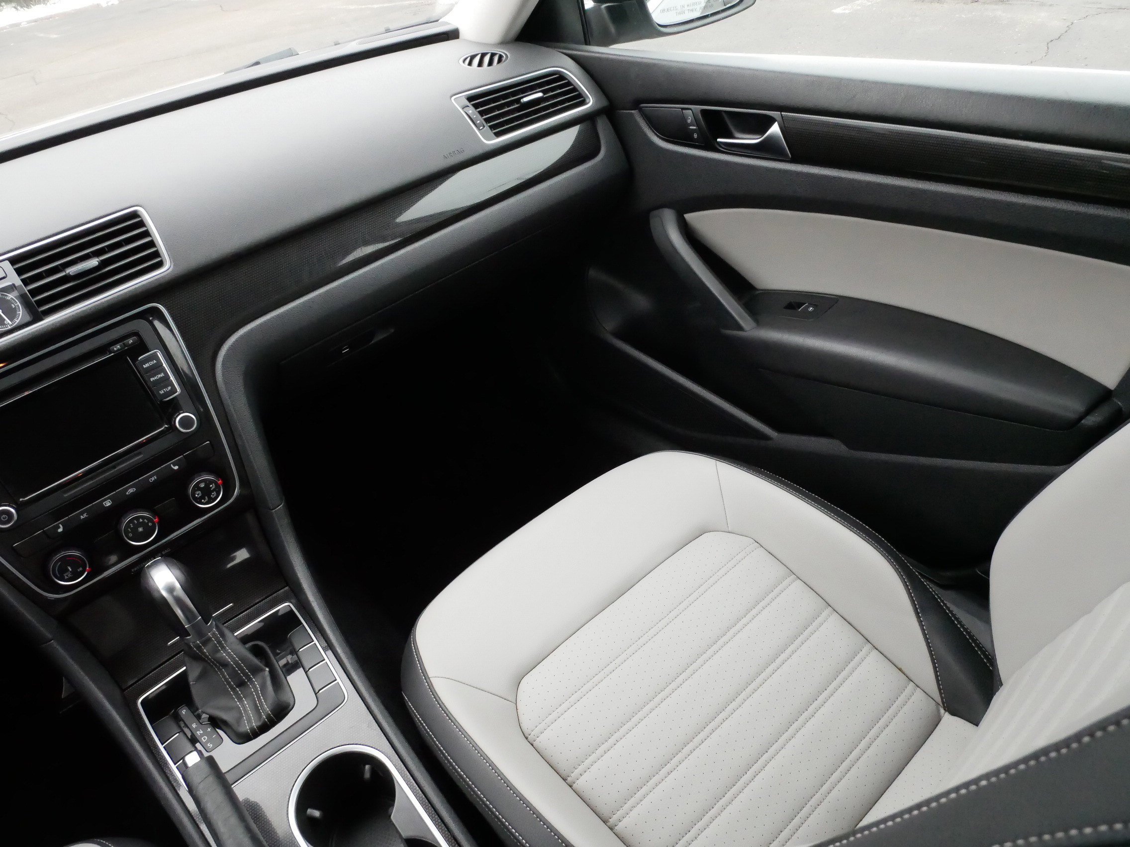 Used 2014 Volkswagen Passat 1.8T Sport image 11