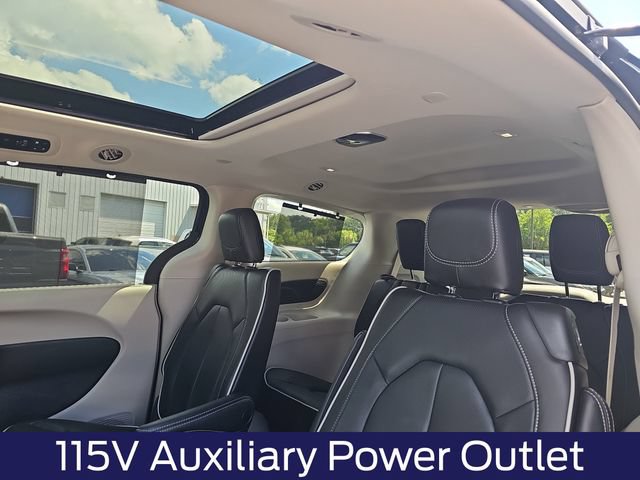 Used 2023 Chrysler Pacifica Limited w/ Uconnect Theater Family Group AWD/4WD image 17