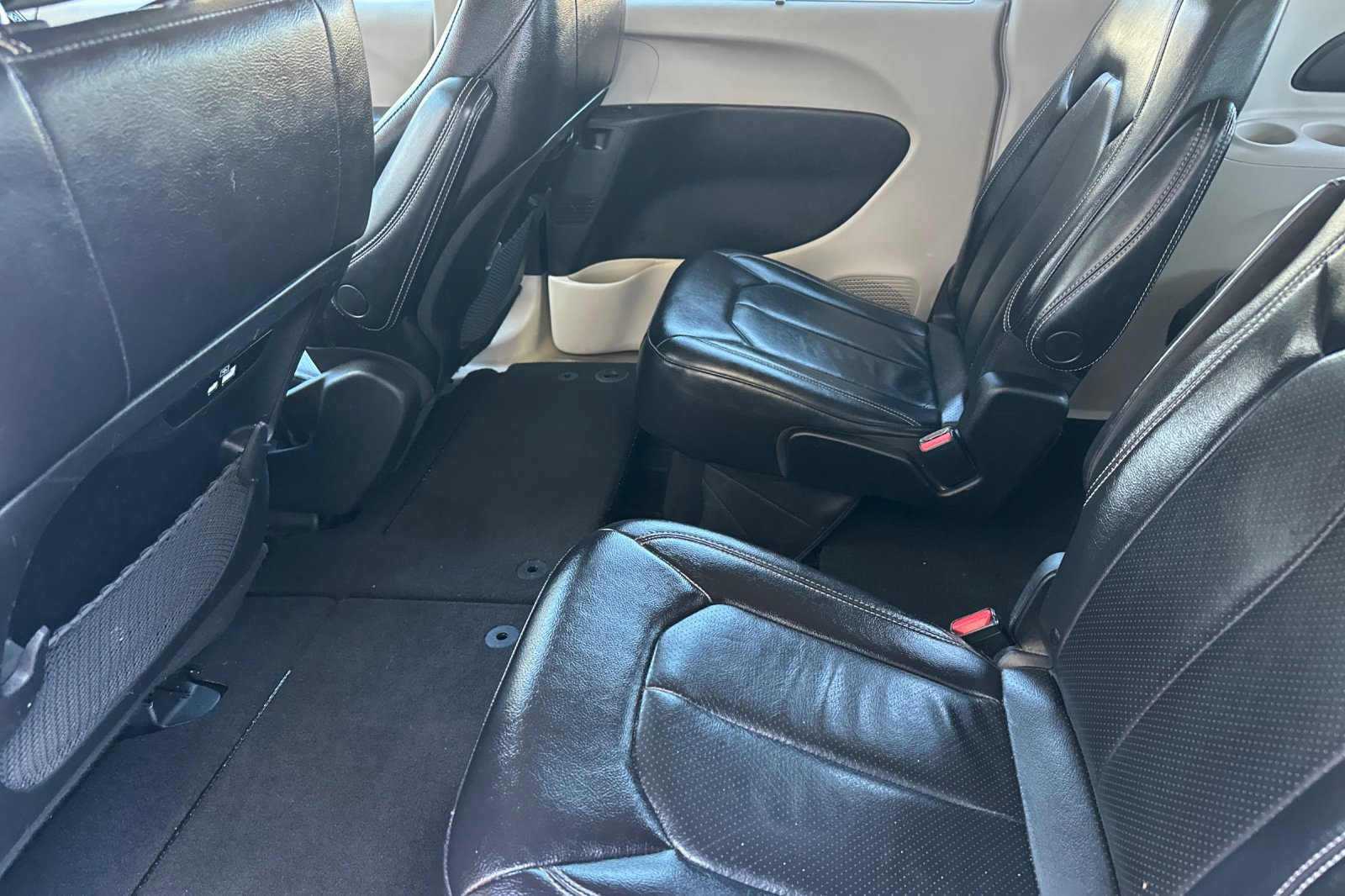 Used 2022 Chrysler Pacifica Touring-L image 12