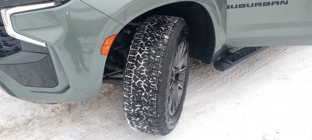 Used 2023 Chevrolet Suburban Z71 w/ Luxury Package image 9