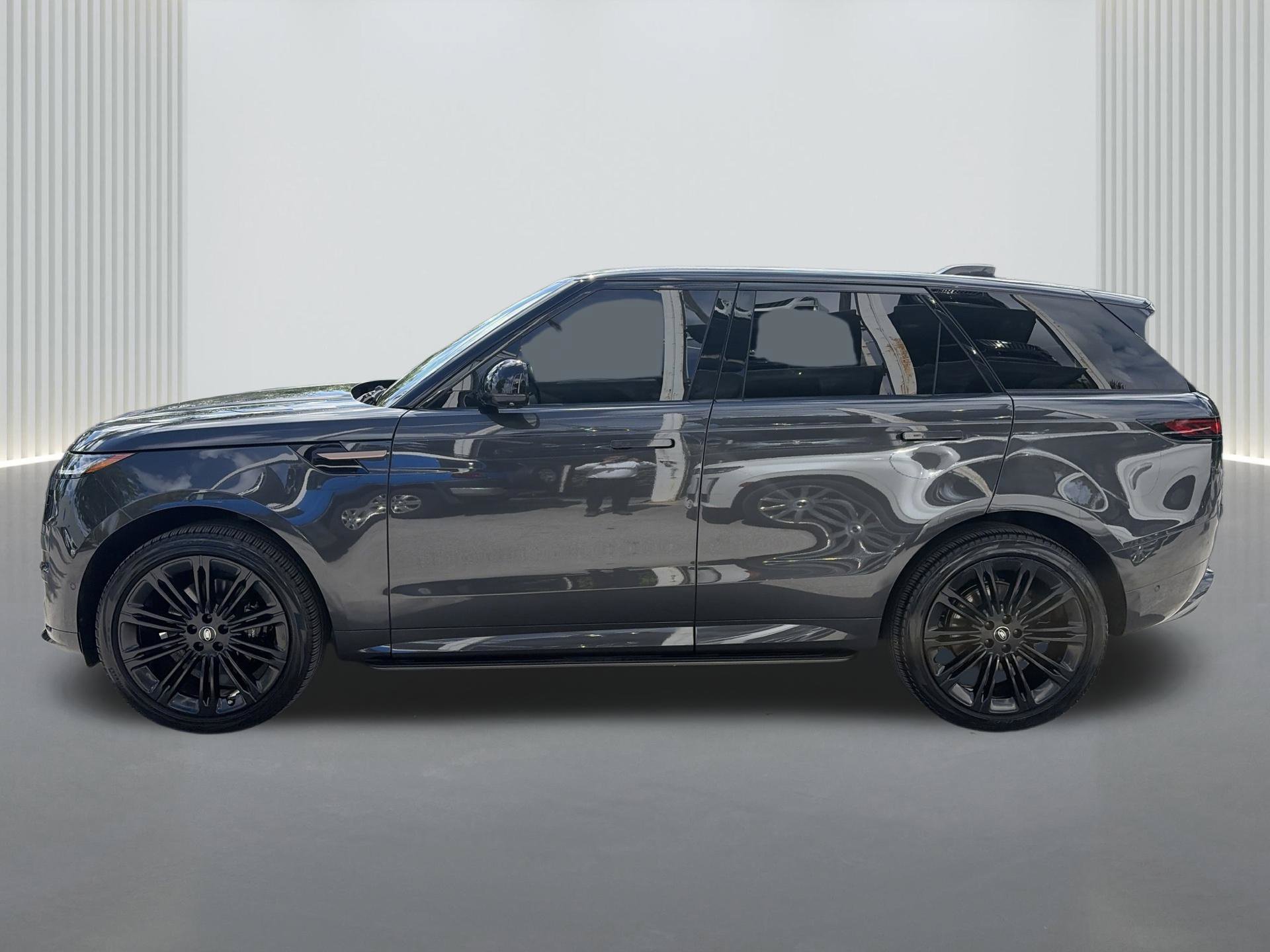 Used 2024 Land Rover Range Rover Sport Dynamic SE AWD/4WD image 2
