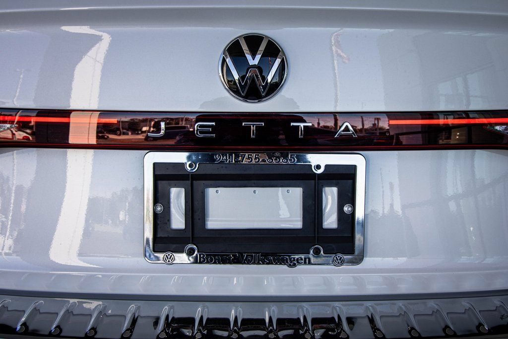 New 2026 Volkswagen Jetta SE FWD image 16