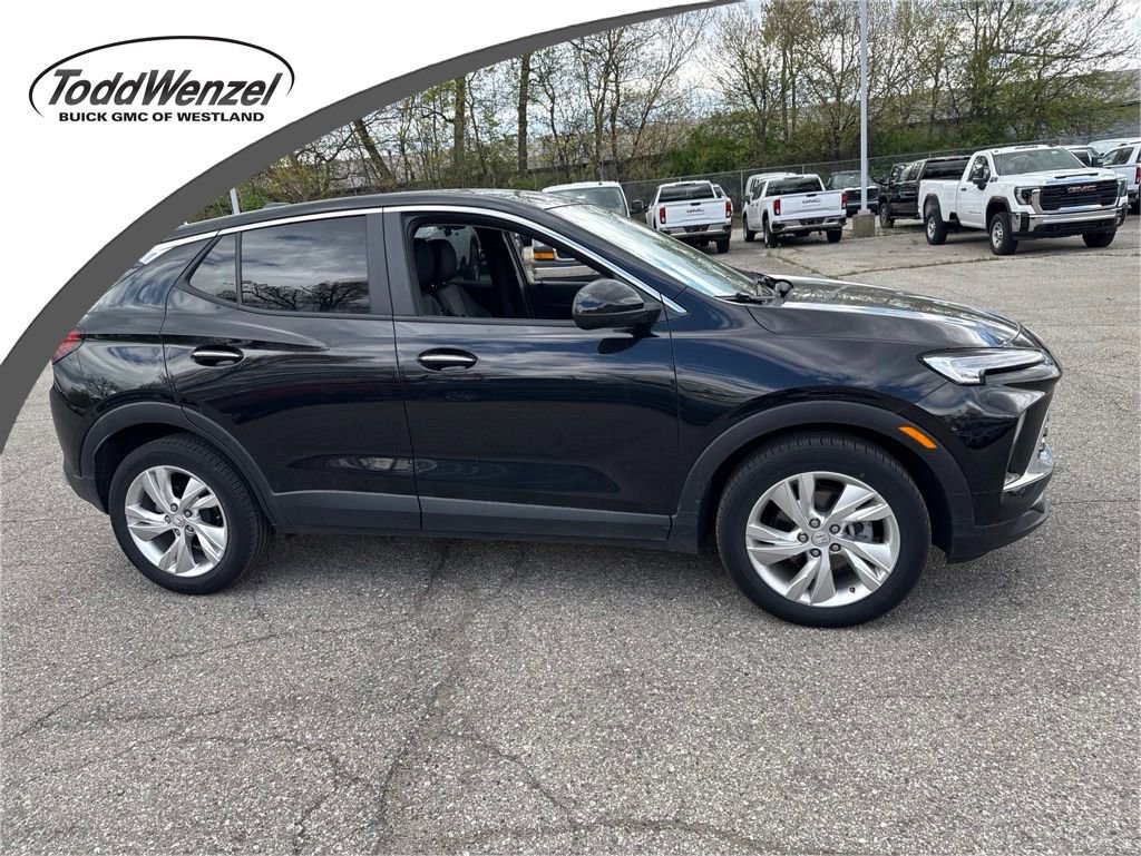 Used 2024 Buick Encore GX Preferred w/ Comfort Package FWD image 1