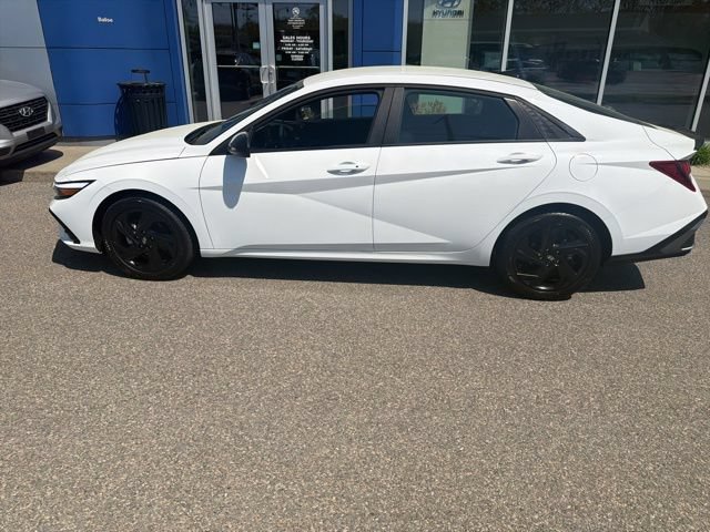 Certified 2026 Hyundai Elantra Sport FWD image 4