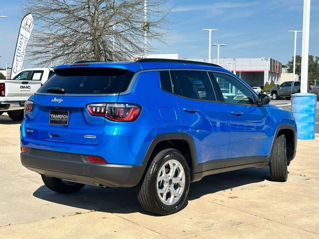 Used 2025 Jeep Compass Latitude image 25