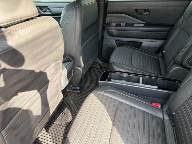 Used 2025 Nissan Pathfinder Rock Creek AWD/4WD image 14