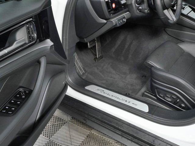 Certified 2024 Porsche Panamera 4 AWD/4WD image 8