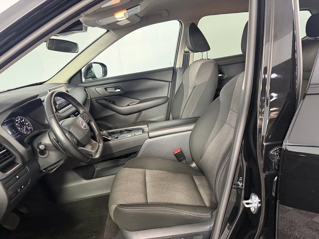 Used 2025 Nissan Rogue SV FWD image 19