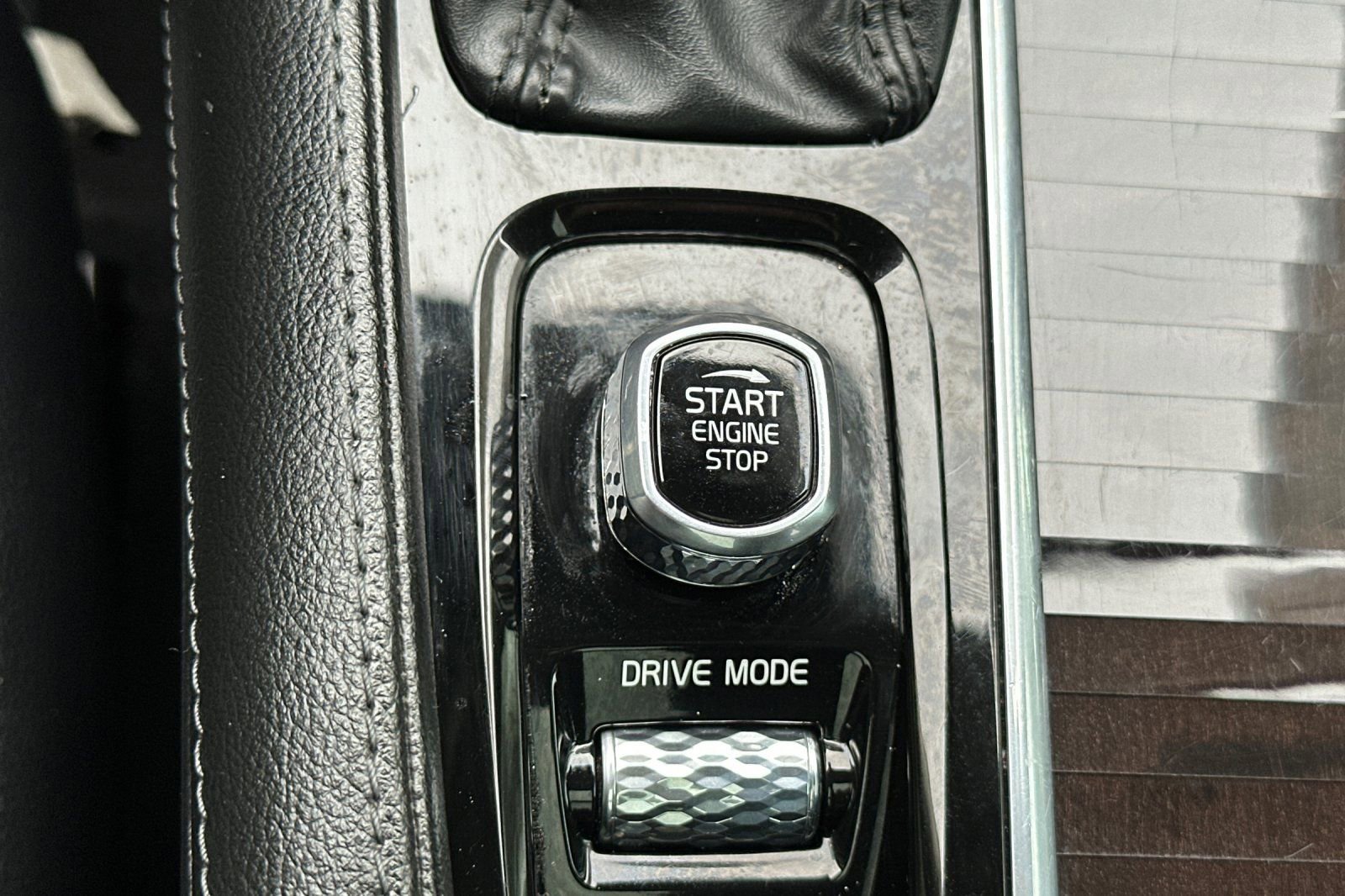 Used 2019 Volvo XC90 T5 Momentum image 23