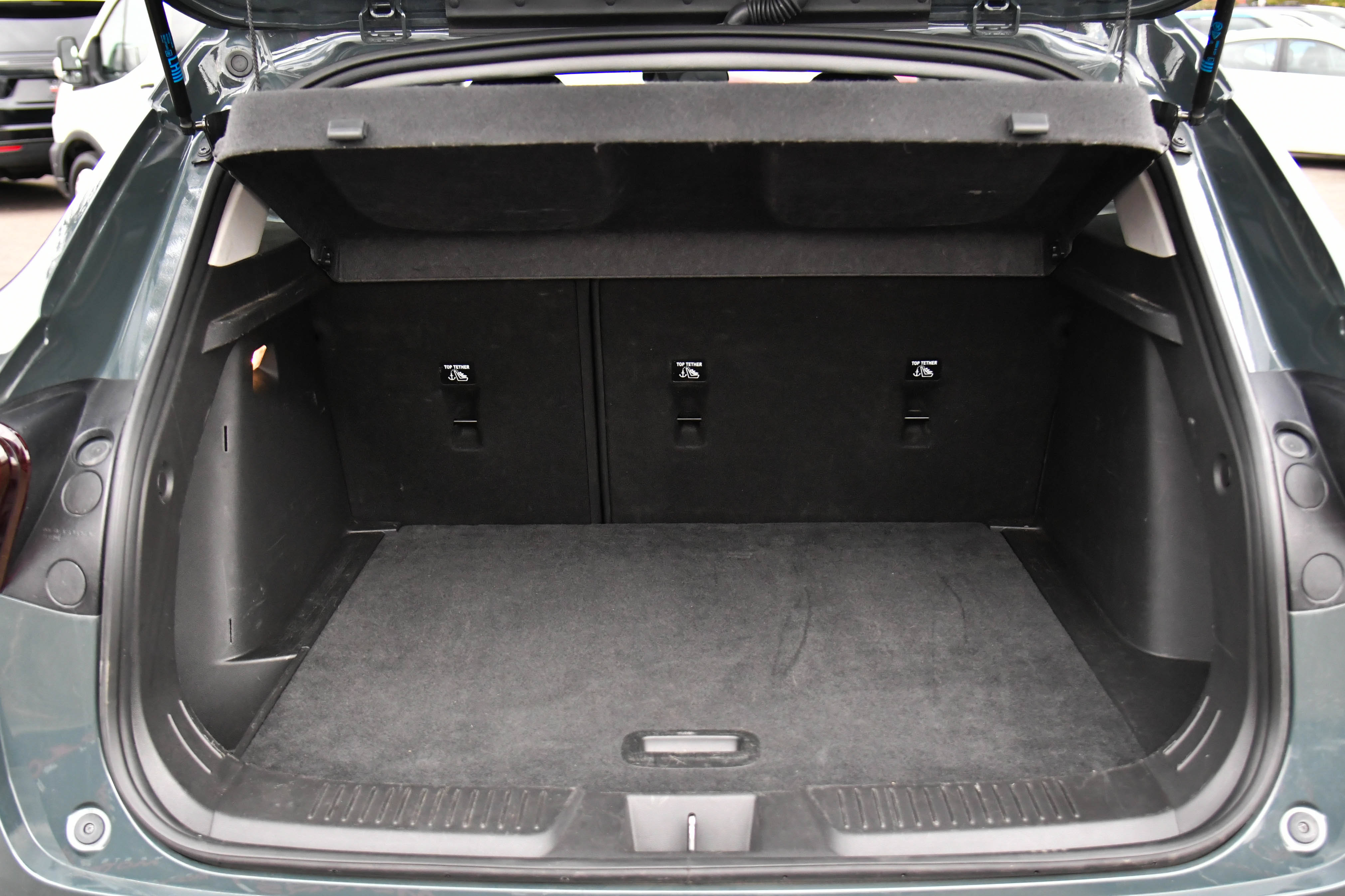 Used 2025 Chevrolet Trax LT FWD image 39