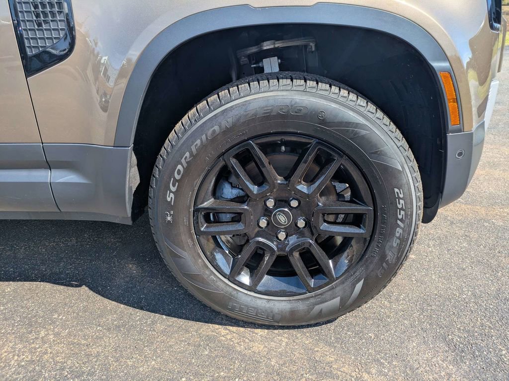 Used 2025 Land Rover Defender 110 S image 11